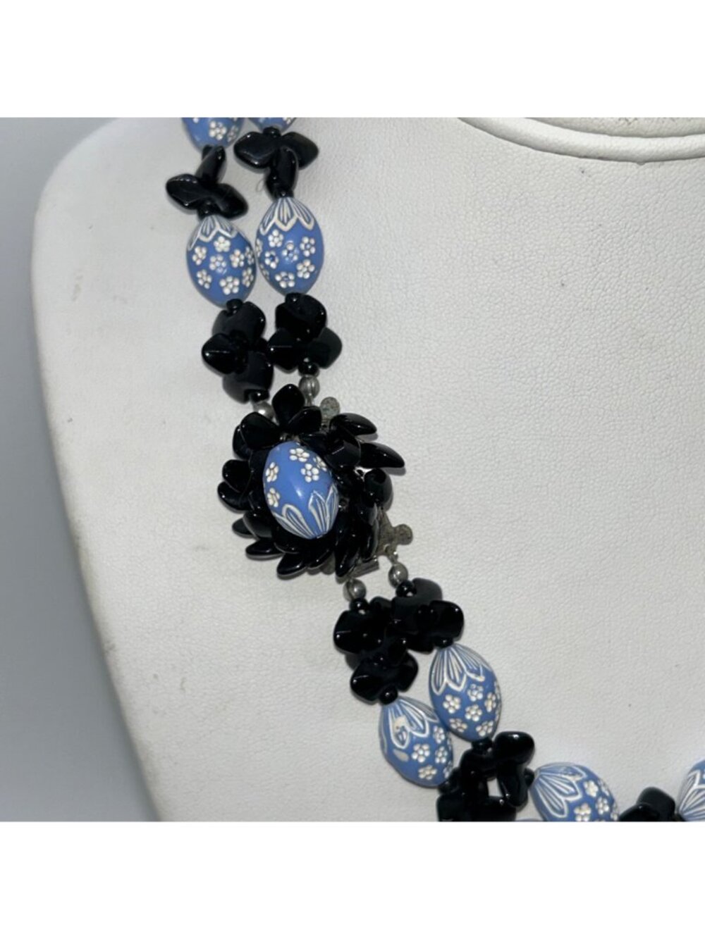 Vintage West Germany Blue & Black Easter Egg Bead Necklace Box Clasp Clip-On - Picture 4 of 16